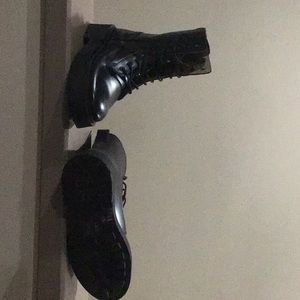 Leather combat boots great conditions